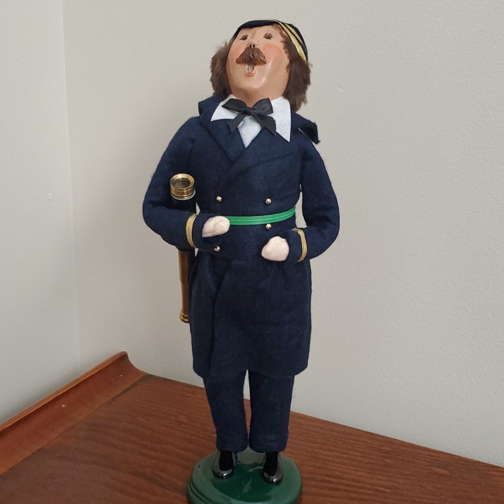 Byers' Choice Caroler